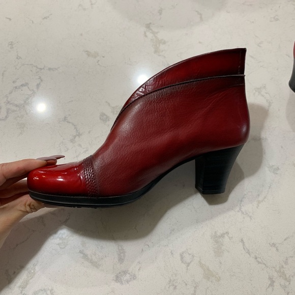 Glove shoes by Hispanitas—never worn - Picture 4 of 7